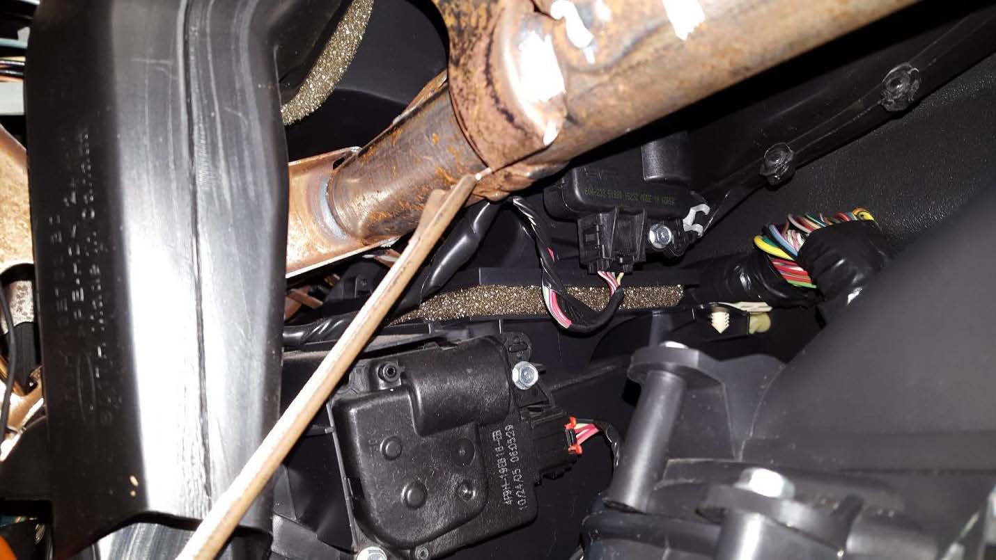 How To Install an HVAC Blend Door Actuator Defrost on your 20052009 Mustang AmericanMuscle