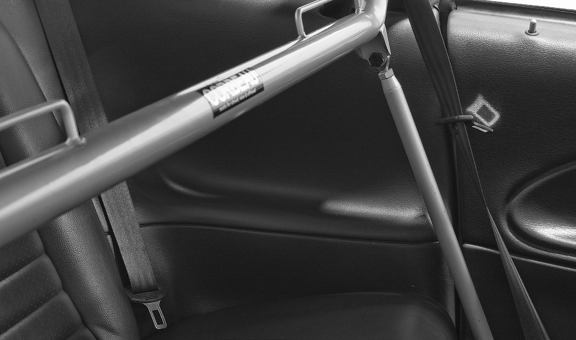 corbeau-mustang-seat-belt-harness-bar-79-93-all