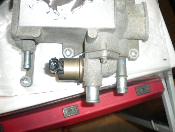 C&L Upper Intake Plenum (96-04 GT) - 06